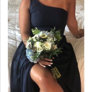 VERA WANG: Navy blue one shoulder dress